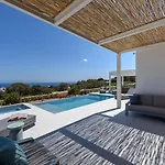 Solevara - Luxury With Infinity Pool, Jacuzzi, Cinema & Luxury Amenities *