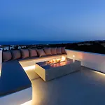 Solevara - Luxury With Infinity Pool, Jacuzzi, Cinema & Luxury Amenities