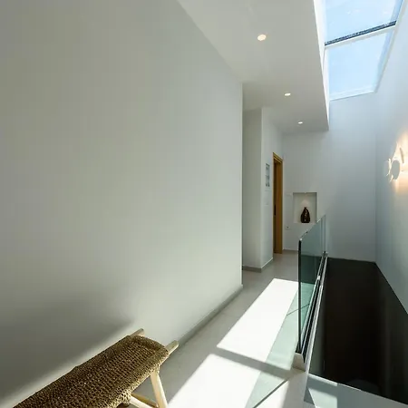 Solevara - Luxury With Infinity Pool, Jacuzzi, Cinema & Luxury Amenities *