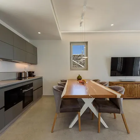 Solevara - Luxury With Infinity Pool, Jacuzzi, Cinema & Luxury Amenities Villa *