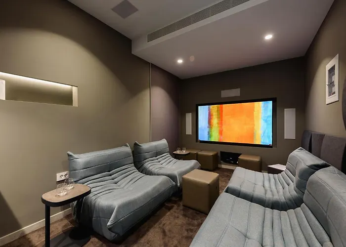 Solevara - Luxury With Infinity Pool, Jacuzzi, Cinema & Luxury Amenities * Aspro Chorio